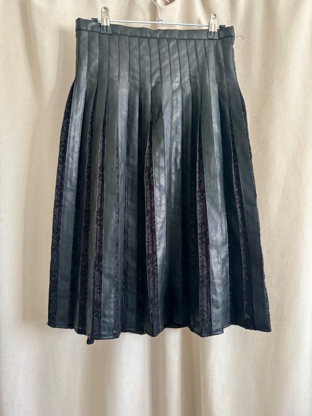 Bebe Faux Leather & Lace Pleated Midi Skirt | Size 6